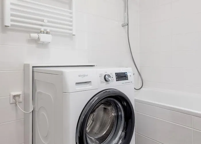 Bb - 2br With Parking Close To Centre *