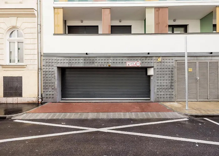 Lejlighed Bb - 2br With Parking Close To Centre