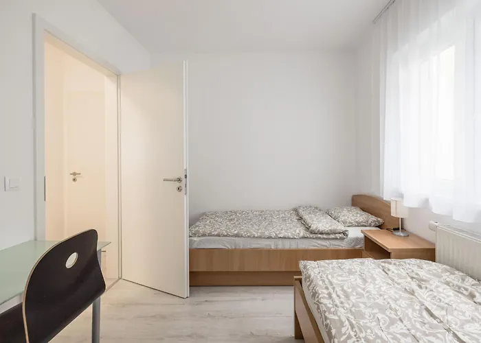 Bb - 2br With Parking Close To Centre *