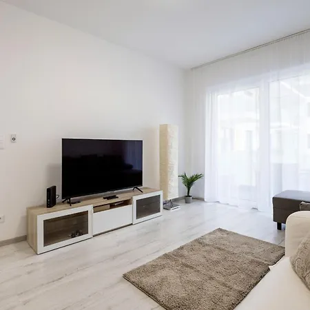 Bb - 2br With Parking Close To Centre Apartment