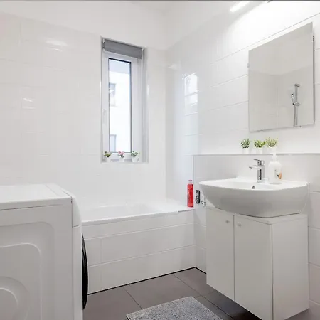 Bb - 2br With Parking Close To Centre Apartment