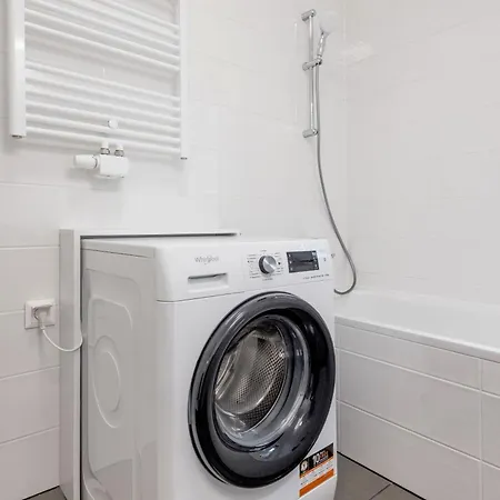 Bb - 2br With Parking Close To Centre *