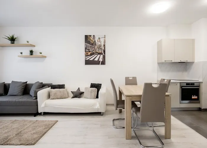 Bb - 2br With Parking Close To Centre *