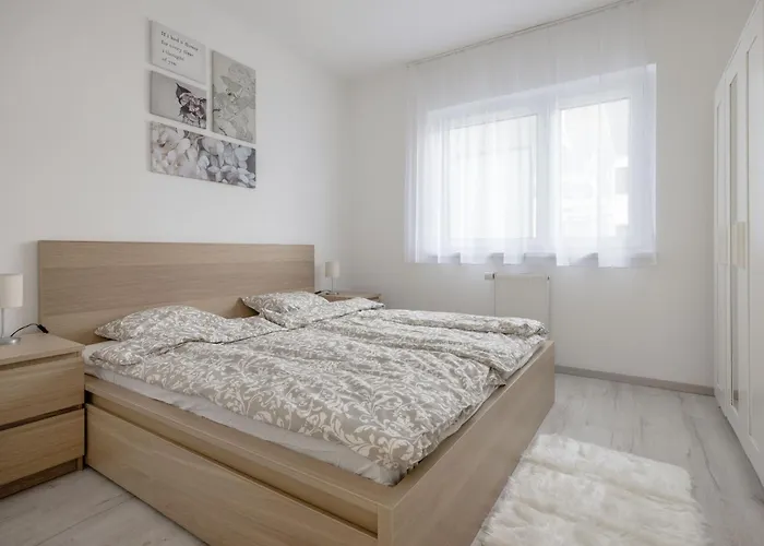 Bb - 2br With Parking Close To Centre شقة *