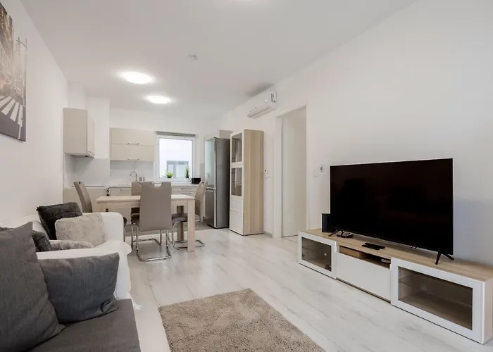 شقة Bb - 2br With Parking Close To Centre *
