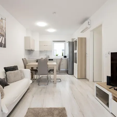 Bb - 2br With Parking Close To Centre 아파트 *