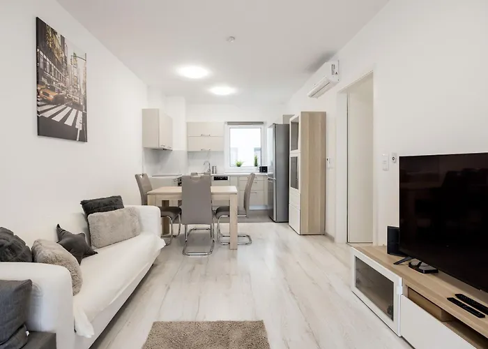 Bb - 2br With Parking Close To Centre Appartamento *